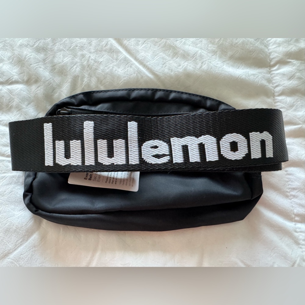 Everywhere Belt Bag Black 1L - Picture 2 of 2